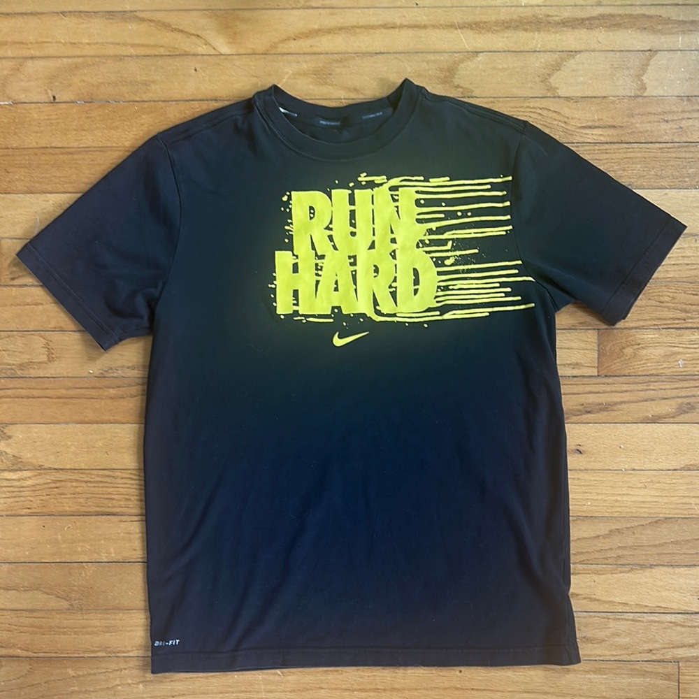 Nike dri-fit Black and Yellow Short Sleeve Tee size L